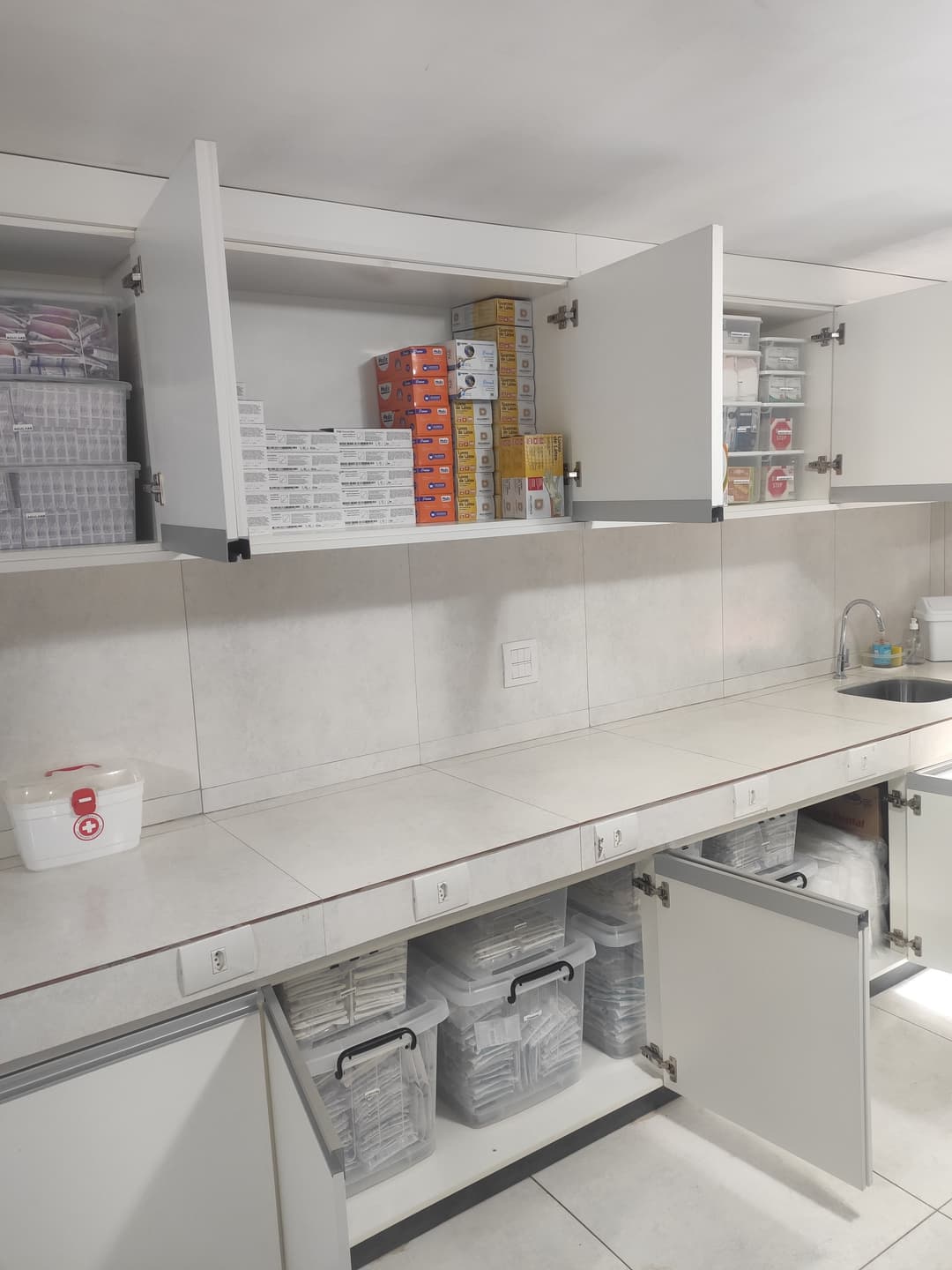 Almoxarifados e estoques organizados