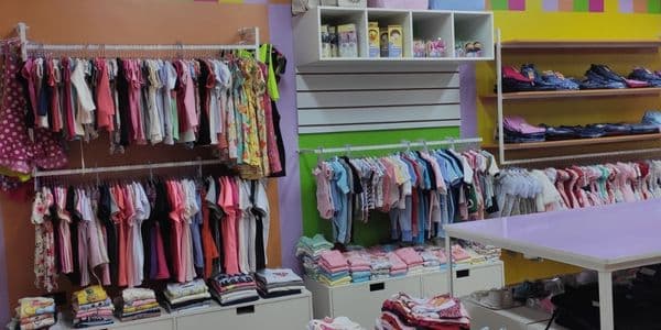 Loja, atelie e escritórios organizados